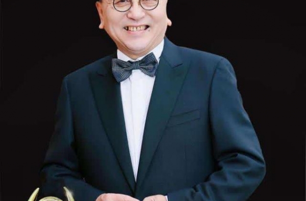 中国瓷房子博物馆馆长“跨界”当演员并获奖