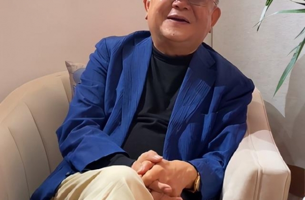 8年冤屈终洗白！王刚首回应误砸2亿珍宝：很同情对方，不愿多说