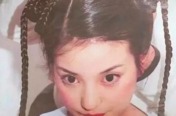赵薇齐溪谈容貌焦虑，自曝曾被劝整容，原来女神也有不自信的时候