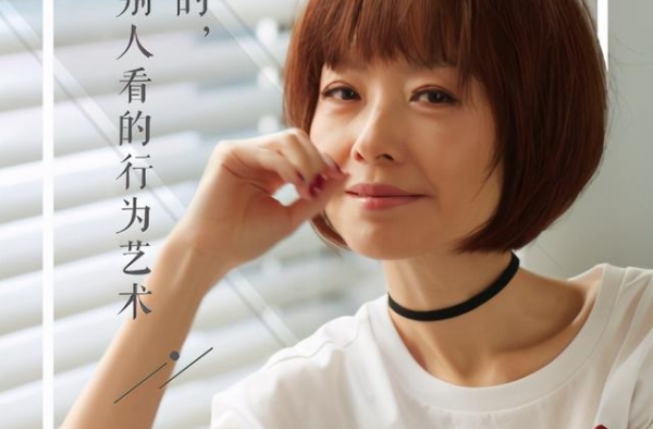 有种“整容”叫鲁豫胖了，机场照差点认不出，莫名感觉女人味十足