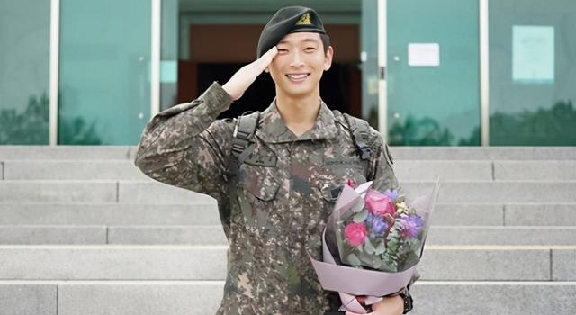 2AM珍云当兵期间承认热恋　退伍后讲到倞利 当场哭了