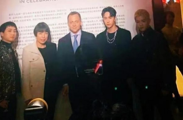 众星出席时尚盛典：杨幂额头抢镜，宋茜格格不入，刘诗诗气场太强