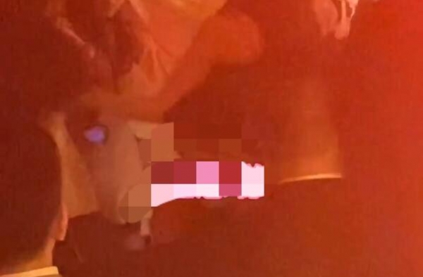 王思聪凌晨酒吧蹦迪，神秘女疑甜仇相伴左右，分手3月又复合？