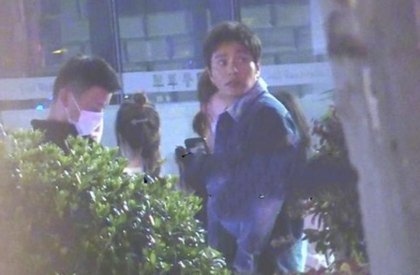陈坤深夜与好友聚会，获美女投怀送抱吓到傻眼，儿子生母身份成谜