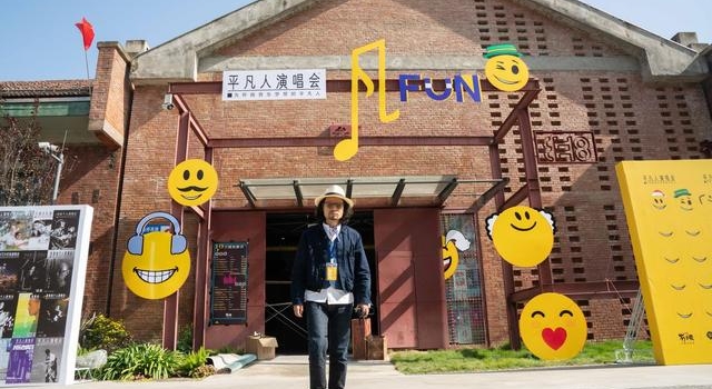 特稿丨成都有个很不循规蹈矩的人，却坚持六年为平凡人点亮星光