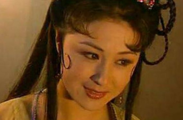 谢大脚也是扶弟魔？从美艳的陈五真到谢大脚，她不要孩子只为弟弟