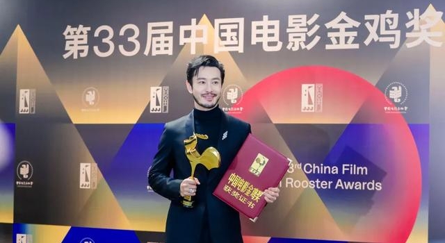 黄晓明二封金鸡最佳男主角，呼唤“导演们请用我”