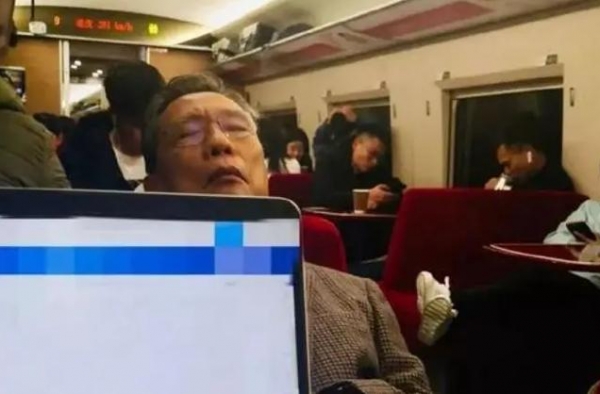 敌特还是博眼球？沈佳欣质疑钟南山被禁言后，海外账号再发文质问
