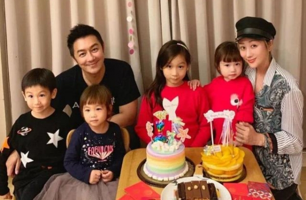 五年生四胎的陈浩民夫妇，被迫搬离天价豪宅，小女儿只能睡客厅
