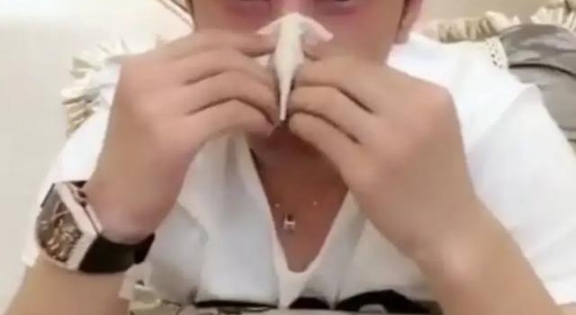 辛巴，又哭了！这次，你知道他为啥要哭吗？