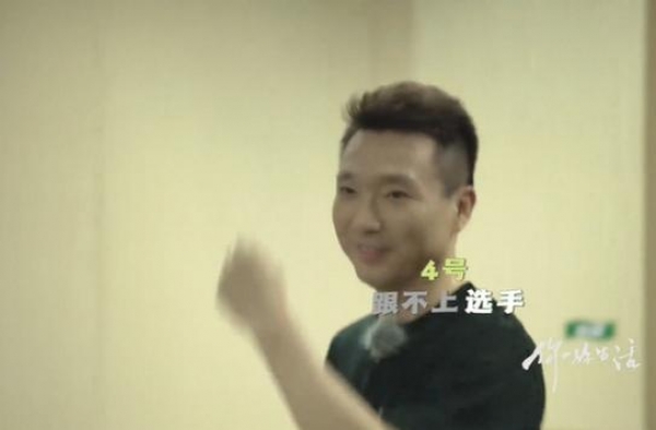 画风突转！康辉第一次跳街舞跟不上节奏，网友：仿佛看见了自己