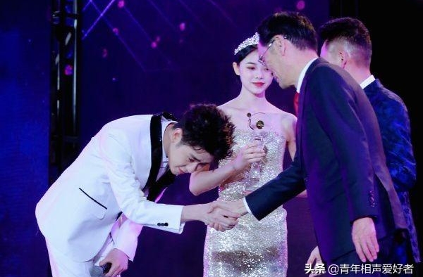 德云社张云雷获奖被质疑不务正业，曲协主席冯巩早就给出过答案