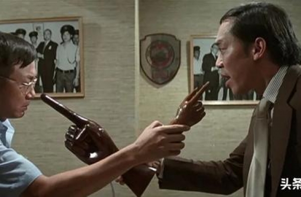 1999年，成龙为了票房上赢过周星驰，找来了半个娱乐圈