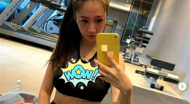 30岁女星走出情伤，包臀制服秀性感曲线，临产前曾遭前夫劈腿