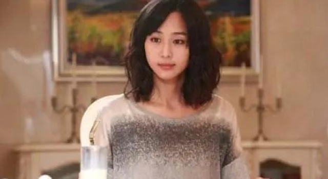 当年，她和饰演纣王的演员拍完这段水戏，一个月都不愿和他说话