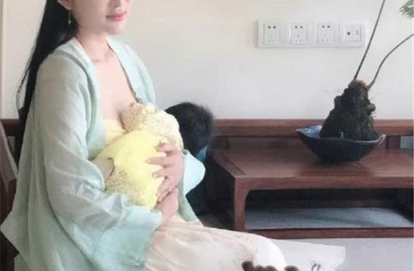 称呼张纪中为老爷为他研究不老术？小31岁的杜星霖倒酒都要屈膝