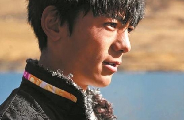 丁真刷屏遭反噬！导演炮轰网友“没见过男人”，评论不忍直视