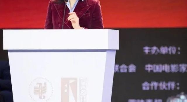 “别修掉我的皱纹！”她一句话火上热搜……