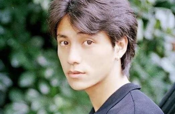 “寒门巨星”上位秘史