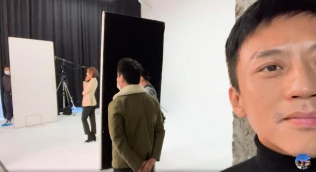 “好男人”邓超陪孙俪工作 脸大占据三分之一屏幕