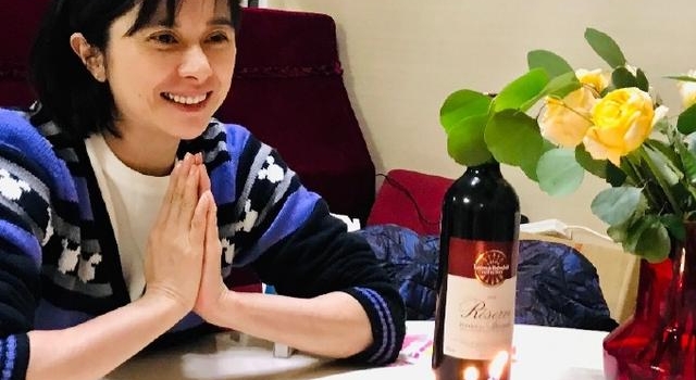 45岁＂仪琳＂晒庆生照，难掩眼角皱纹，“令狐冲”隔空送祝福