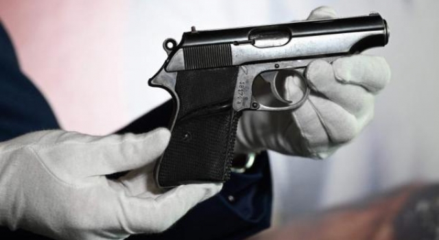 第一代007手枪拍得25.6万美元