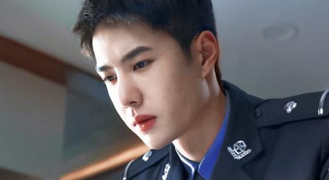 陈晓评价王一博演技，有天赋全组演员出乎意料，圈粉编剧发博表白