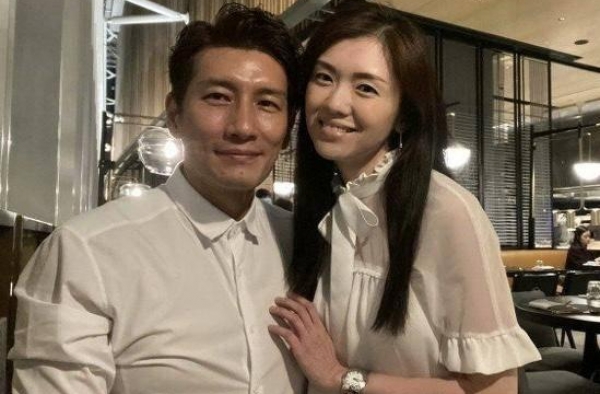 恭喜！TVB高大型男袁文杰与女友入纸结婚，不介意对方离过婚