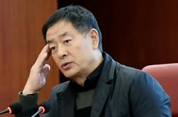 67岁濮存昕近照曝光，皮肤松垮面露老态，曾被称“师奶杀手”