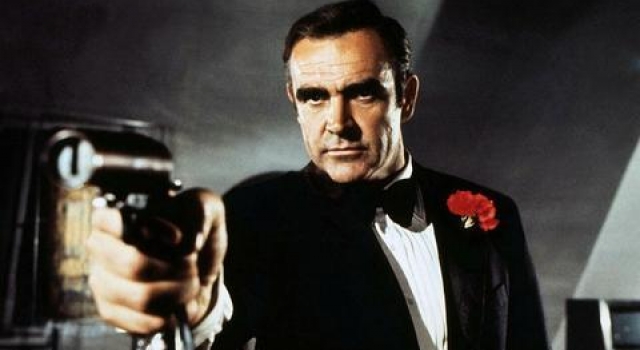 首部007道具枪卖出153万天价 神秘买家曝出手原因