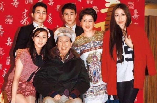 奚梦瑶称自己婆婆梁安琪五个孩子全是剖腹产，连月子都没做过
