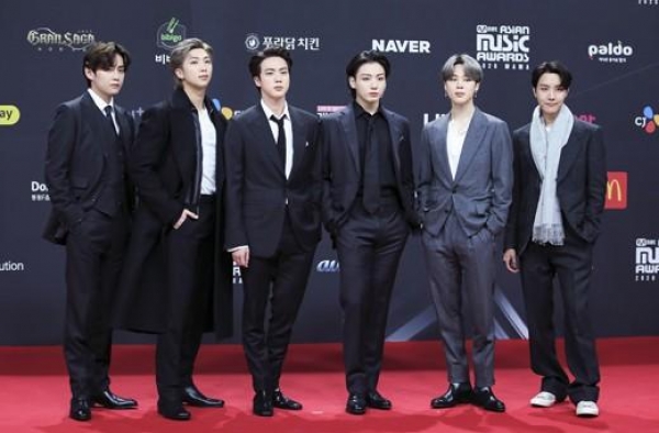 韩国偶像组合防弹少年团出席2020Mnet亚洲音乐大奖