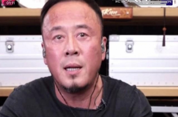 48岁杨坤当主播卖货，疑似醉酒后直播惹争议，满面通红状态差
