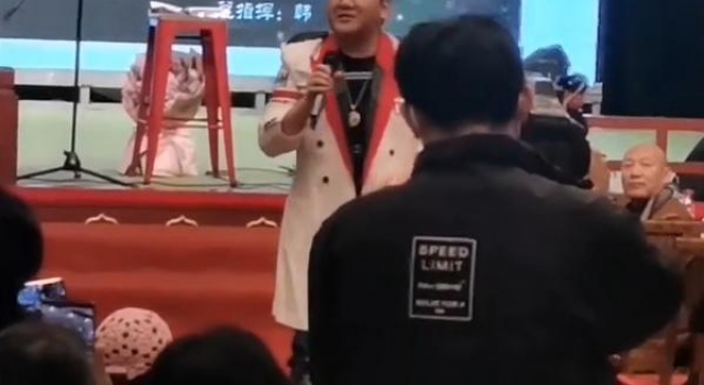 杨臣刚人气惨淡！新歌发布会观众还没嘉宾多，卖力演唱却无人捧场