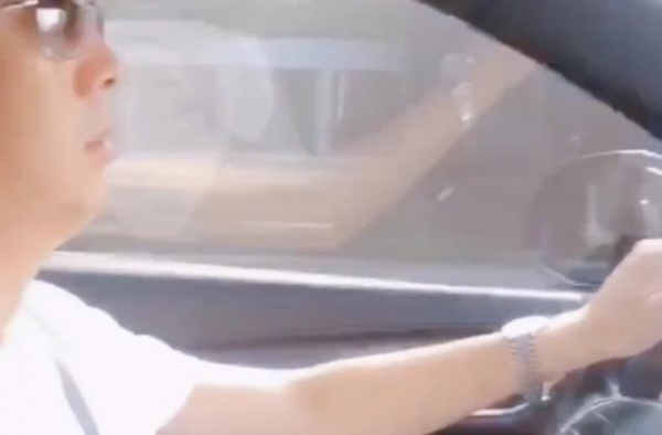 王宝强堂弟成土大款？开豪车生活潇洒，曾站队马蓉还散布大胆言论