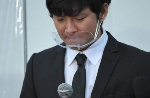 渡部建开记者会承认出轨，佐佐木希拒绝离婚，男方经常在厕所出轨