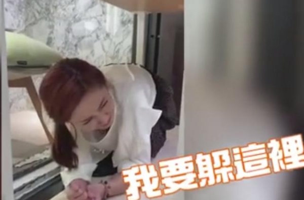 台湾女星遇地震忙躲桌下哭，衣领太低险走光，曾当街和已婚男热吻