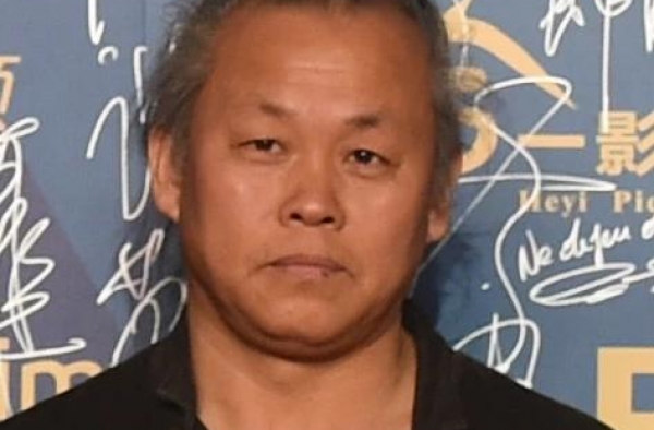痛心！韩国著名导演金基德因新冠并发症去世，享年59岁