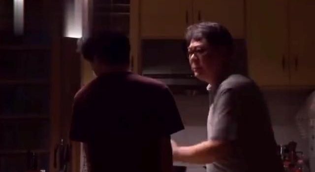 易烊千玺被扇巴掌戏连打5次，高亚麟都心疼了，重写流量被骂历史