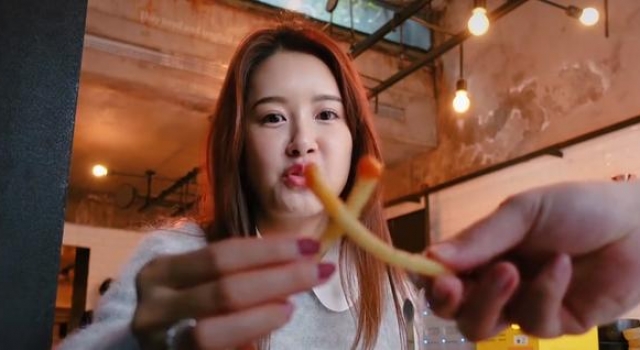 张子萱晒约会日常，却不敢让老公陈赫入镜同框？婚后饱受小三争议