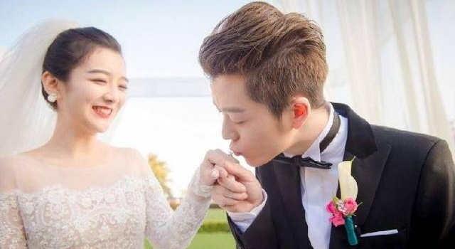 港媒传张丹峰离婚，两月前为洪欣庆生，事业过气，上小卫视真人秀