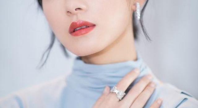 红毯上尬舞第一人，演技在线却不温不火，好人缘男女通吃