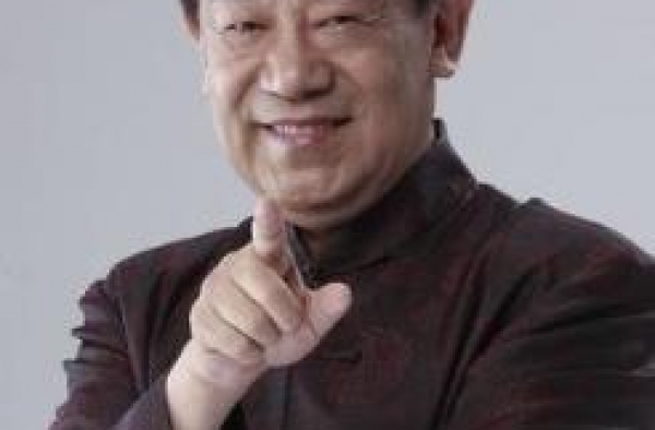 出道54年老戏骨，与娇妻恩爱52年0绯闻，儿子是我们熟悉的他