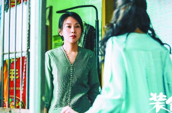 《装台》成国产剧一股清流，“硬核”闫妮演起内向女主角