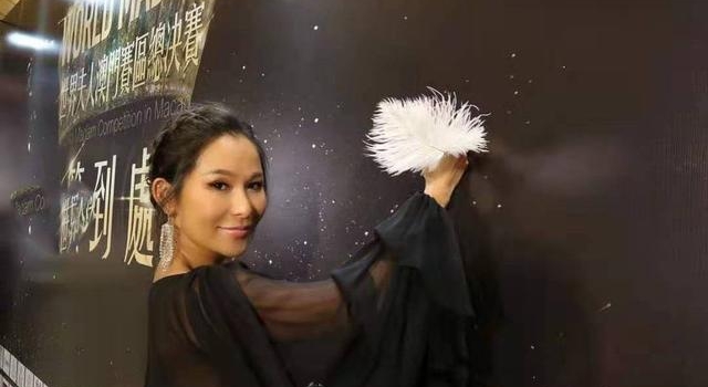 洗米嫂成大忙人，晒活动美照似超模，与四太同台后又成大牌座上宾
