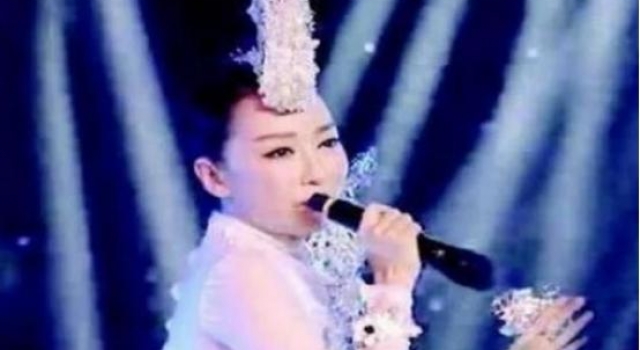 萨顶顶曾出尽洋相，后来呢？与富豪迅速闪婚，生活幸福美满？