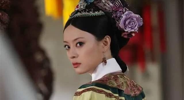 38岁孙俪参加活动，身材绝佳大露天鹅颈，却不小心暴露致命缺点