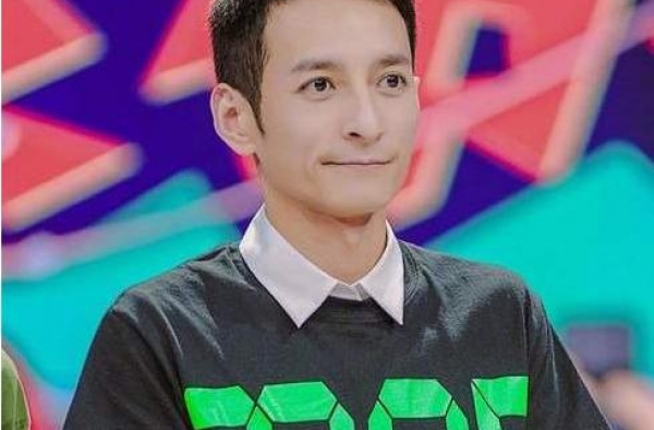 李维嘉在节目中晒出豪宅，家中装修太意外，全屋大是大白墙