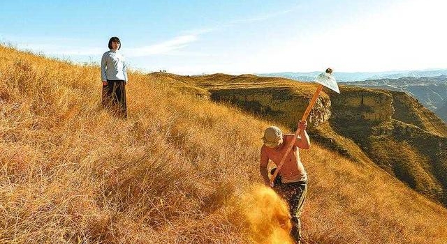 《高楼万丈平地起》：一部关于爱与奋斗的红色传奇