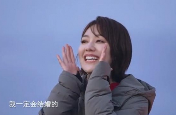 37岁央视主持王冠太恨嫁，巅峰期突然消失5年，复出搭档王为念